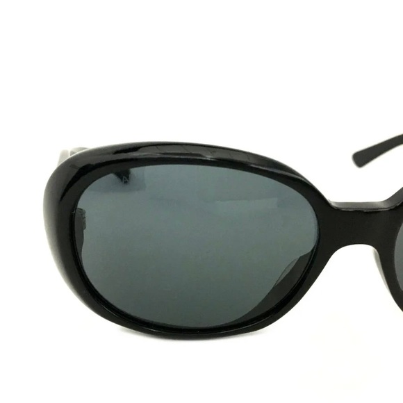 Chanel camellia CC logo sunglasses with case - Picture 7 of 9